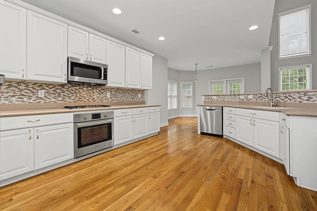 4 bedroom, 3 bathroom, 2,334 sq ft single family residence for sale at 1943 Regency Cove Court, Atlanta, GA 30341 — photo 7