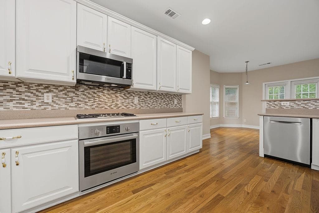 4 bedroom, 3 bathroom, 2,334 sq ft single family residence for sale at 1943 Regency Cove Court, Atlanta, GA 30341 — photo 8