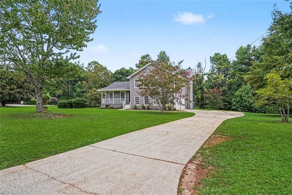 3 bedroom, 2 bathroom, 2,088 sq ft single family residence for sale at 125 Beacon Drive, Fayetteville, GA 30215 — photo 2
