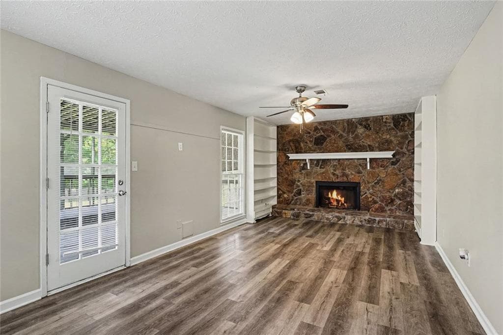 3 bedroom, 2 bathroom, 2,088 sq ft single family residence for sale at 125 Beacon Drive, Fayetteville, GA 30215 — photo 4