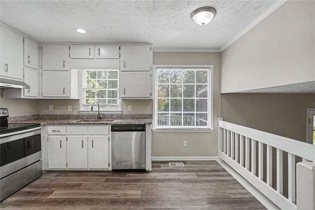 3 bedroom, 2 bathroom, 2,088 sq ft single family residence for sale at 125 Beacon Drive, Fayetteville, GA 30215 — photo 9
