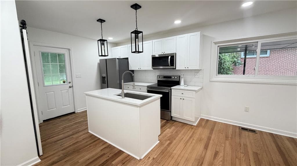 3 bedroom, 2 bathroom, 1,250 sq ft single family residence for sale at 2661 Connally Drive, East Point, GA 30344 — photo 5