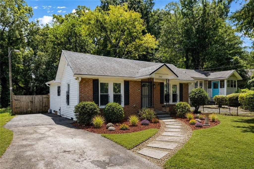 1 bedroom, 1 bathroom, 891 sq ft single family residence for sale at 2842 Grand Avenue, Atlanta, GA 30315 — photo 3