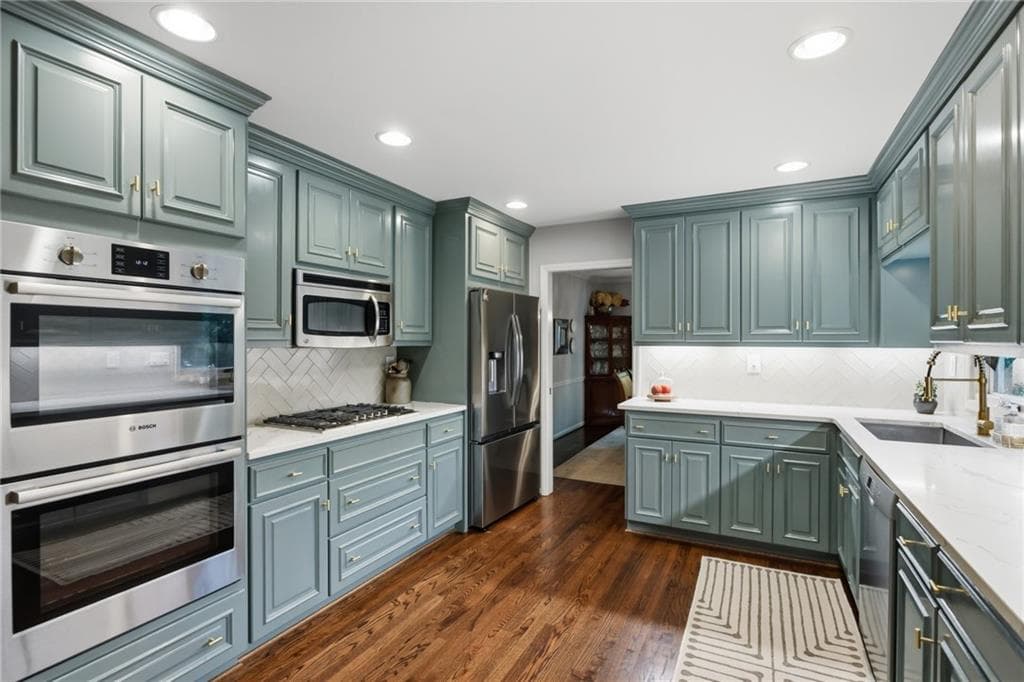 4 bedroom, 4 bathroom, 2,453 sq ft single family residence for sale at 713 N Saint Marys Lane, Marietta, GA 30064 — photo 9