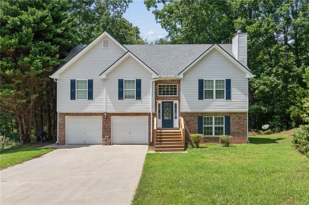 4 bedroom, 3 bathroom, 2,024 sq ft single family residence for sale at 4718 Middleboro Lane, Gainesville, GA 30506 — photo 2