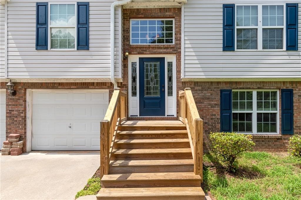 4 bedroom, 3 bathroom, 2,024 sq ft single family residence for sale at 4718 Middleboro Lane, Gainesville, GA 30506 — photo 5