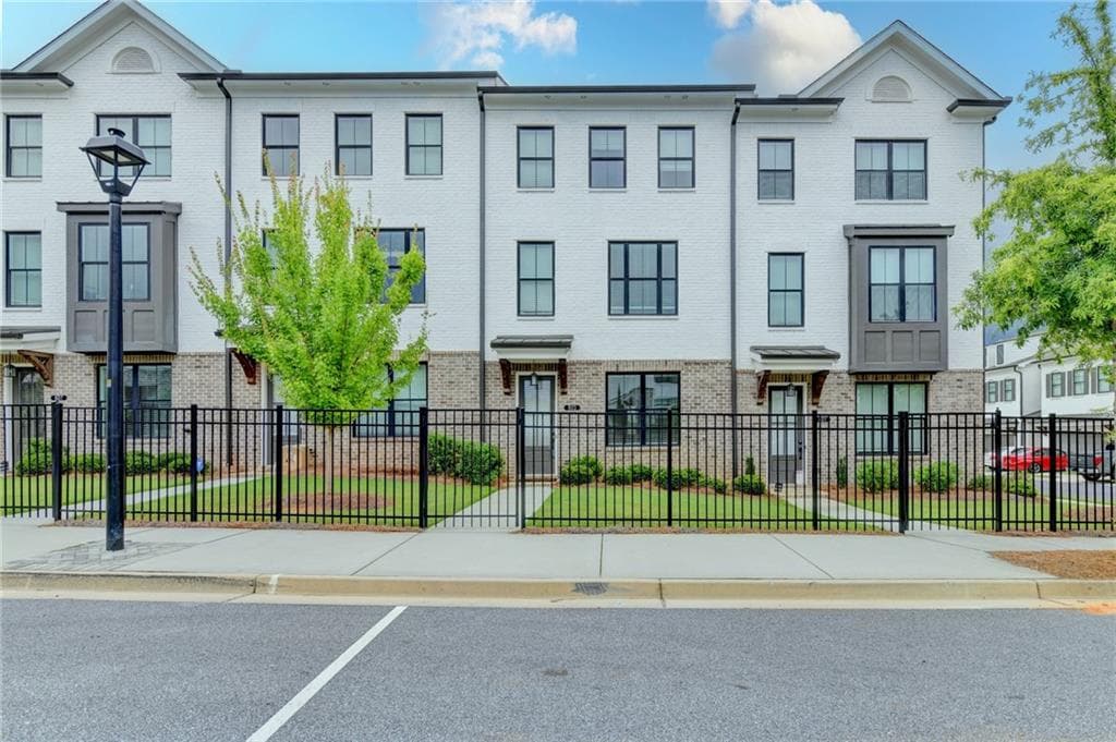3 bedroom, 4 bathroom, 2,000 sq ft townhouse for rent at 603 Millcroft Boulevard, Buford, GA 30518 for $2,700 a month — photo 2