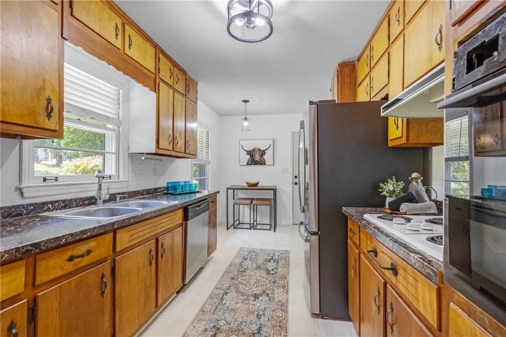 4 bedroom, 2 bathroom, 1,706 sq ft single family residence for sale at 2544 W Laurel Ridge Drive, Decatur, GA 30033 — photo 9
