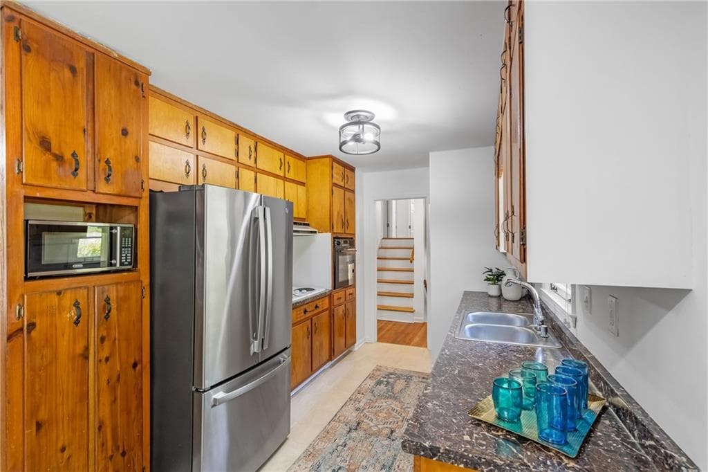 4 bedroom, 2 bathroom, 1,706 sq ft single family residence for sale at 2544 W Laurel Ridge Drive, Decatur, GA 30033 — photo 10