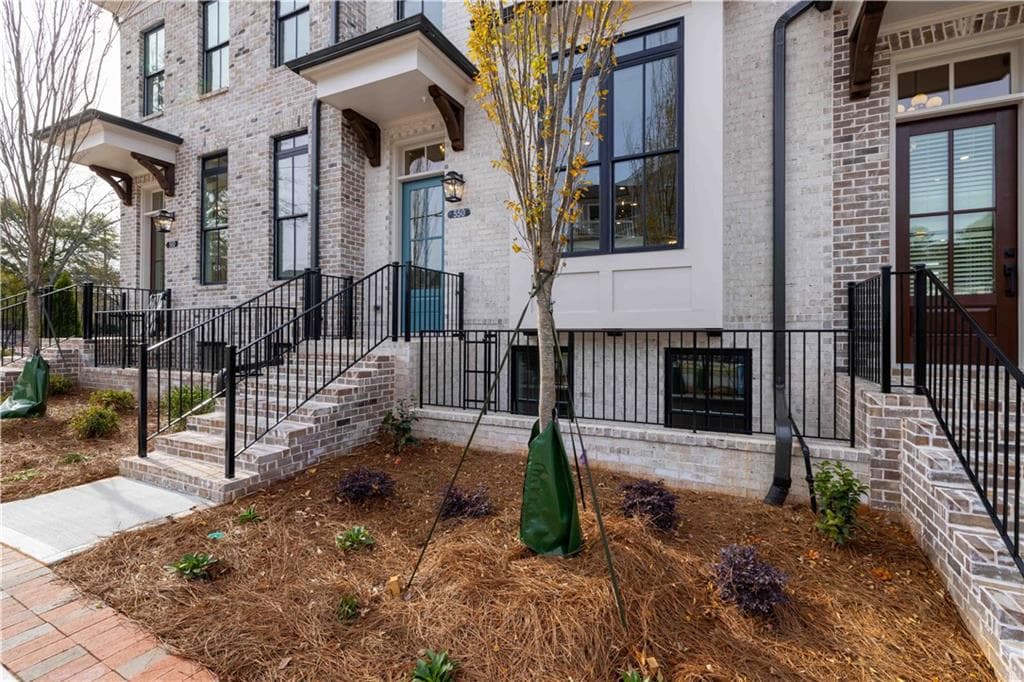 3 bedroom, 4 bathroom, 2,175 sq ft townhouse for sale at 3228 Brunel Lane 10, Peachtree Corners, GA 30092 — photo 2