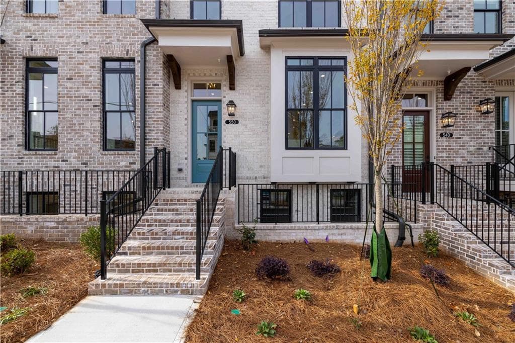 3 bedroom, 4 bathroom, 2,175 sq ft townhouse for sale at 3228 Brunel Lane 10, Peachtree Corners, GA 30092 — photo 3