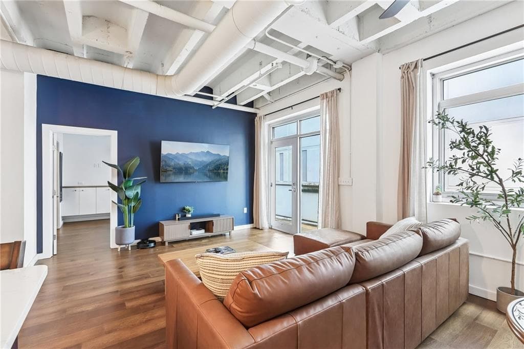 2 bedroom, 2 bathroom, 1,330 sq ft condominium for sale at 805 Peachtree Street 411, Atlanta, GA 30308 — photo 3