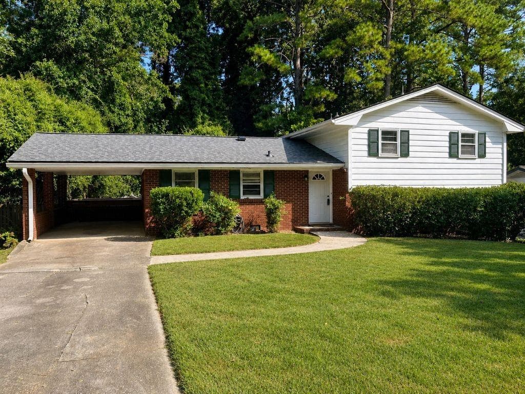 4 bedroom, 2 bathroom, 1,706 sq ft single family residence for sale at 2544 W Laurel Ridge Drive, Decatur, GA 30033 — photo 2