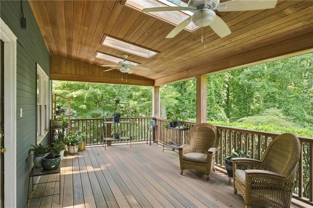 4 bedroom, 3 bathroom, 2,408 sq ft single family residence under contract at 1365 Holly Bank Circle, Atlanta, GA 30338 — photo 7