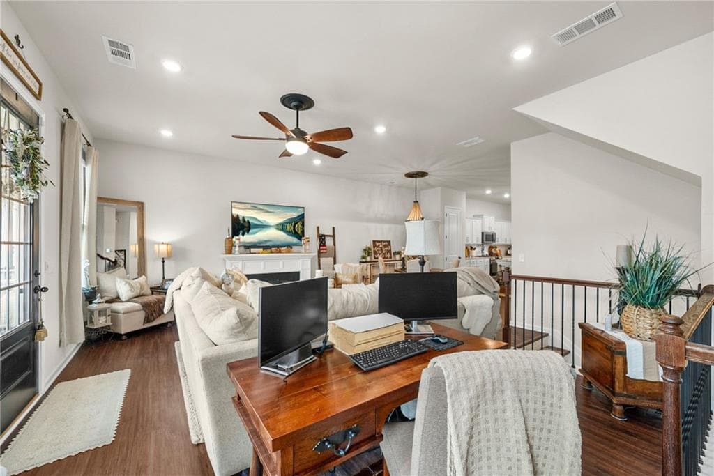 3 bedroom, 3 bathroom, 2,163 sq ft single family residence for sale at 437 Bishop Lane, Woodstock, GA 30188 — photo 6