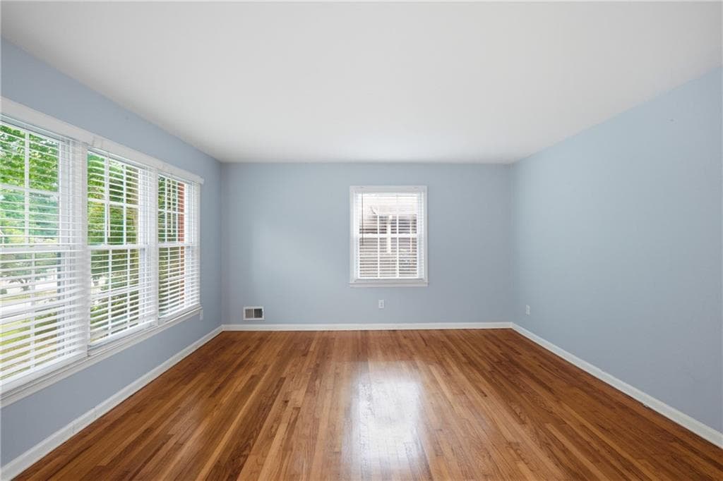 4 bedroom, 3 bathroom, 1,975 sq ft single family residence for sale at 1604 Drayton Woods Drive, Tucker, GA 30084 — photo 4
