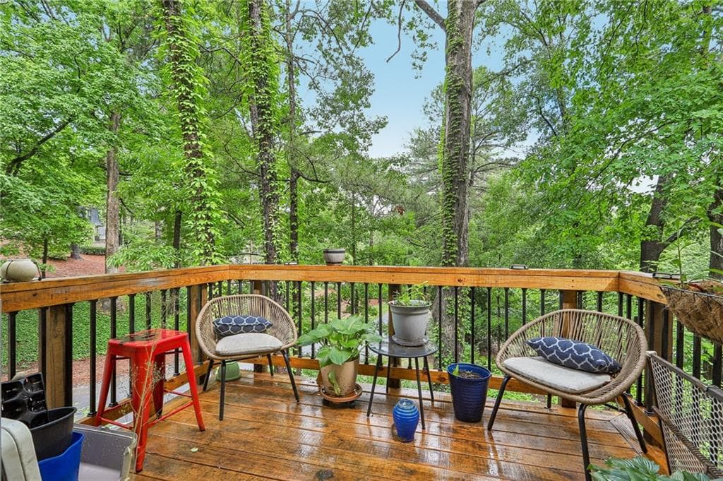 2 bedroom, 3 bathroom, 1,252 sq ft condominium for sale at 168 Barone Place, Atlanta, GA 30327 — photo 10