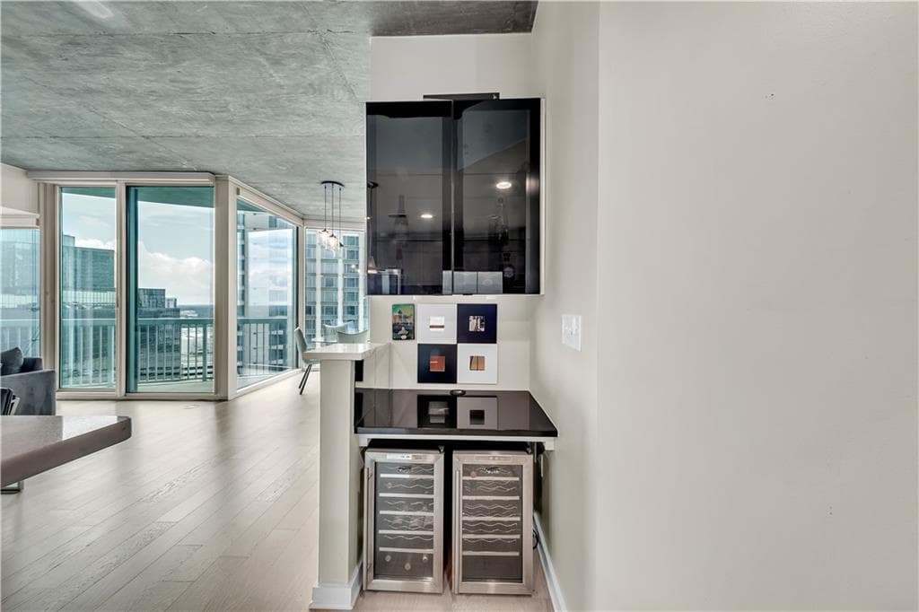 2 bedroom, 2 bathroom, 1,223 sq ft condominium for sale at 3324 Peachtree Road 1401, Atlanta, GA 30326 — photo 5