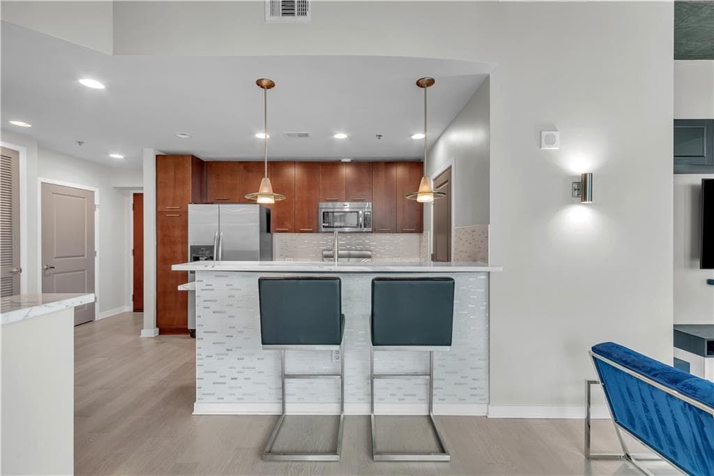 2 bedroom, 2 bathroom, 1,223 sq ft condominium for sale at 3324 Peachtree Road 1401, Atlanta, GA 30326 — photo 7