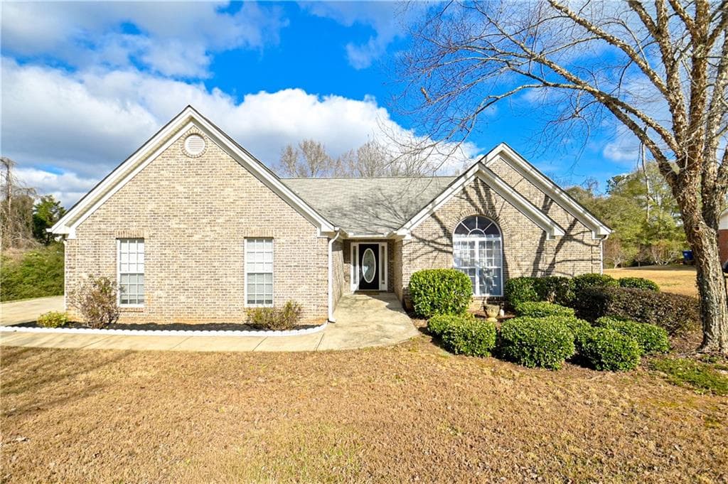 3 bedroom, 3 bathroom, 2,037 sq ft single family residence for sale at 719 Overlook Drive, Winder, GA 30680