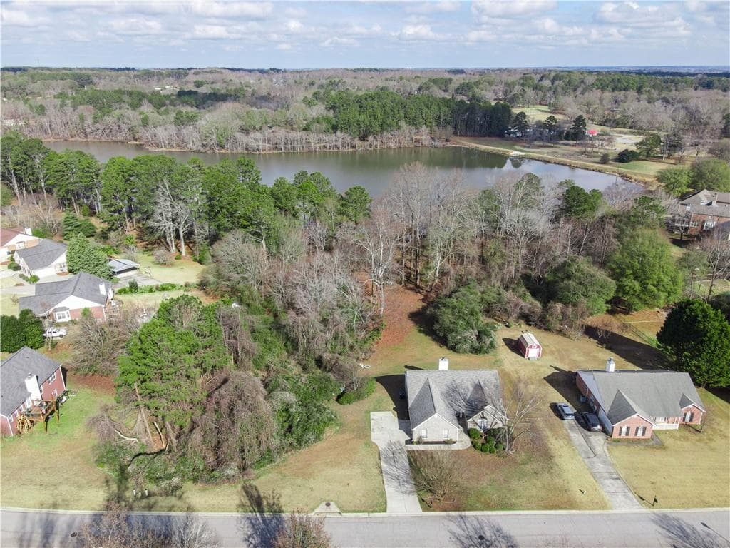 3 bedroom, 3 bathroom, 2,037 sq ft single family residence for sale at 719 Overlook Drive, Winder, GA 30680 — photo 2