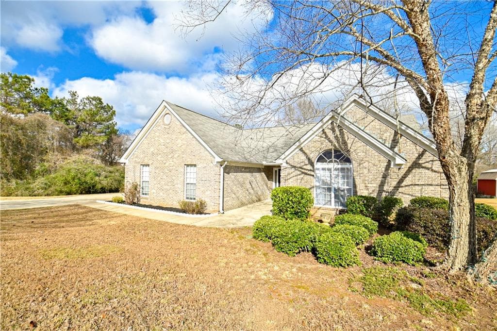 3 bedroom, 3 bathroom, 2,037 sq ft single family residence for sale at 719 Overlook Drive, Winder, GA 30680 — photo 7