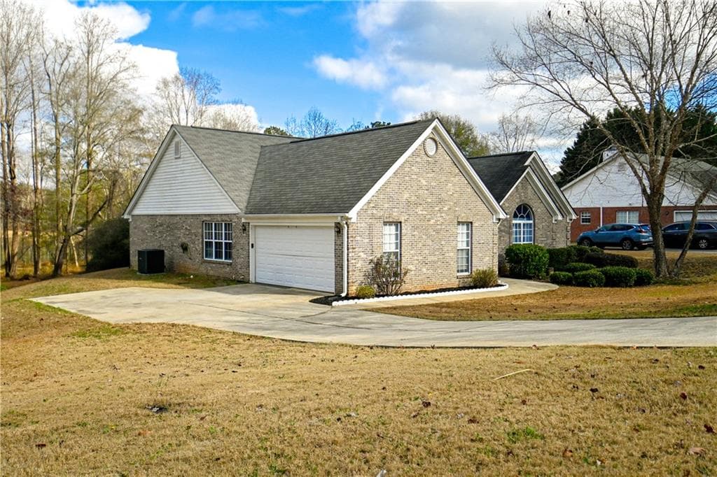 3 bedroom, 3 bathroom, 2,037 sq ft single family residence for sale at 719 Overlook Drive, Winder, GA 30680 — photo 8