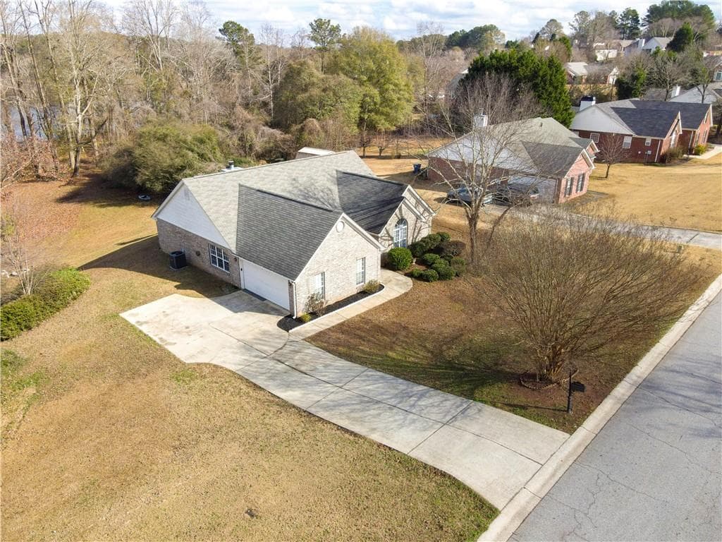 3 bedroom, 3 bathroom, 2,037 sq ft single family residence for sale at 719 Overlook Drive, Winder, GA 30680 — photo 10