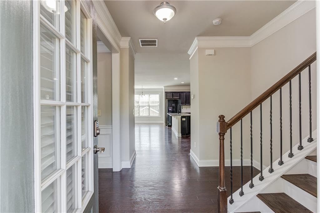 3 bedroom, 3 bathroom, 2,382 sq ft single family residence under contract at 18 Privet Circle, Suwanee, GA 30024 — photo 3