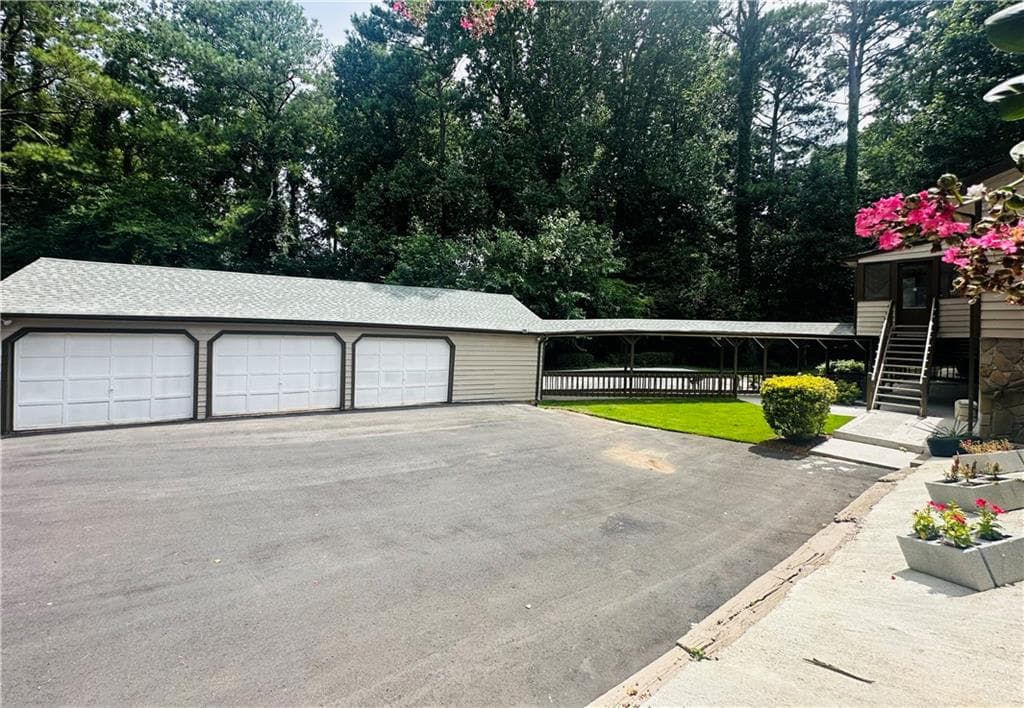5 bedroom, 4 bathroom, 3,404 sq ft single family residence for sale at 1929 Sharon Road, Cumming, GA 30041 — photo 2