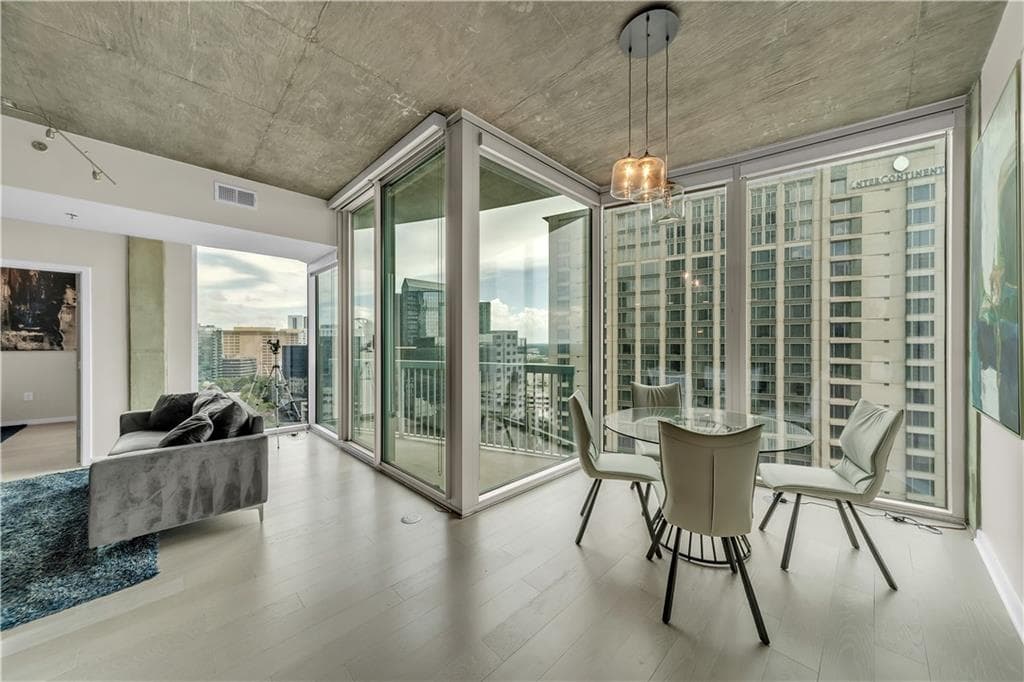 2 bedroom, 2 bathroom, 1,223 sq ft condominium for sale at 3324 Peachtree Road 1401, Atlanta, GA 30326 — photo 8