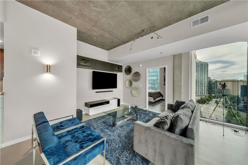 2 bedroom, 2 bathroom, 1,223 sq ft condominium for sale at 3324 Peachtree Road 1401, Atlanta, GA 30326 — photo 9
