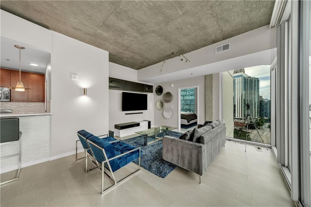 2 bedroom, 2 bathroom, 1,223 sq ft condominium for sale at 3324 Peachtree Road 1401, Atlanta, GA 30326 — photo 10