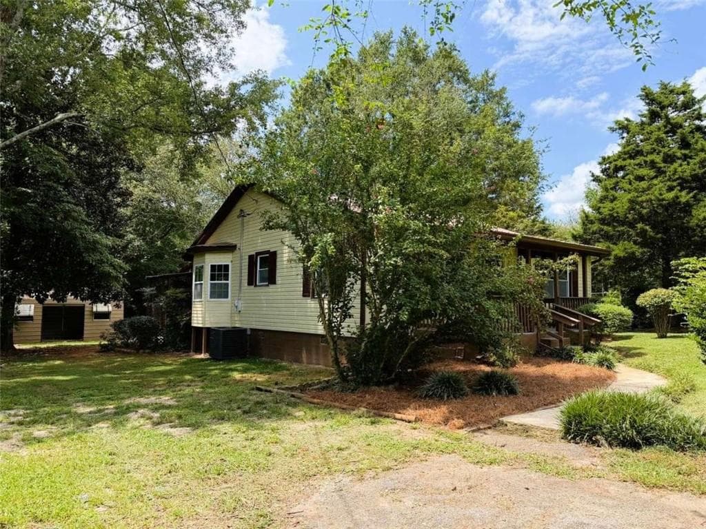 2 bedroom, 1 bathroom, 1,236 sq ft single family residence under contract at 3431 Bright Star Road, Douglasville, GA 30135 — photo 2