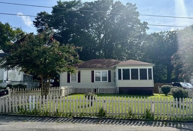 3 bedroom, 1 bathroom, 1,102 sq ft single family residence under contract at 83 Otis Street, Marietta, GA 30060