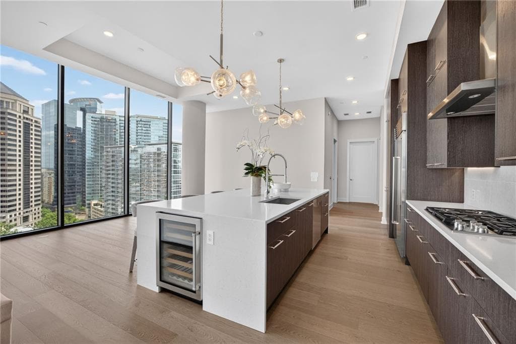 3 bedroom, 3 bathroom, 2,071 sq ft condominium for sale at 40 12th Street 1903, Atlanta, GA 30309 — photo 2
