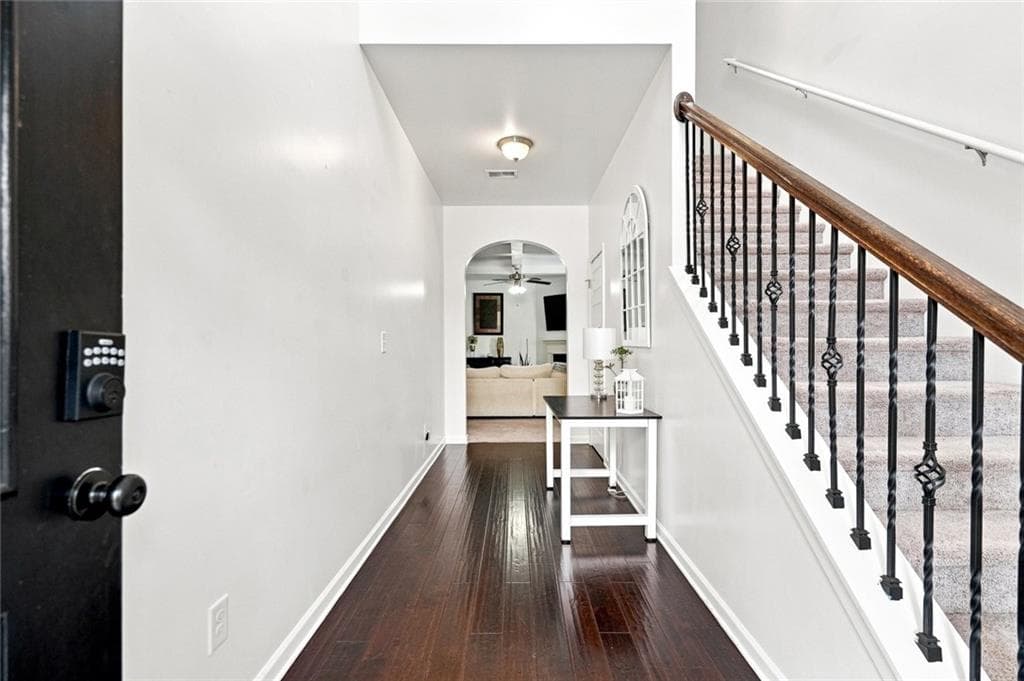 5 bedroom, 3 bathroom, 2,705 sq ft single family residence under contract at 194 Emporia Loop, Mcdonough, GA 30253 — photo 3