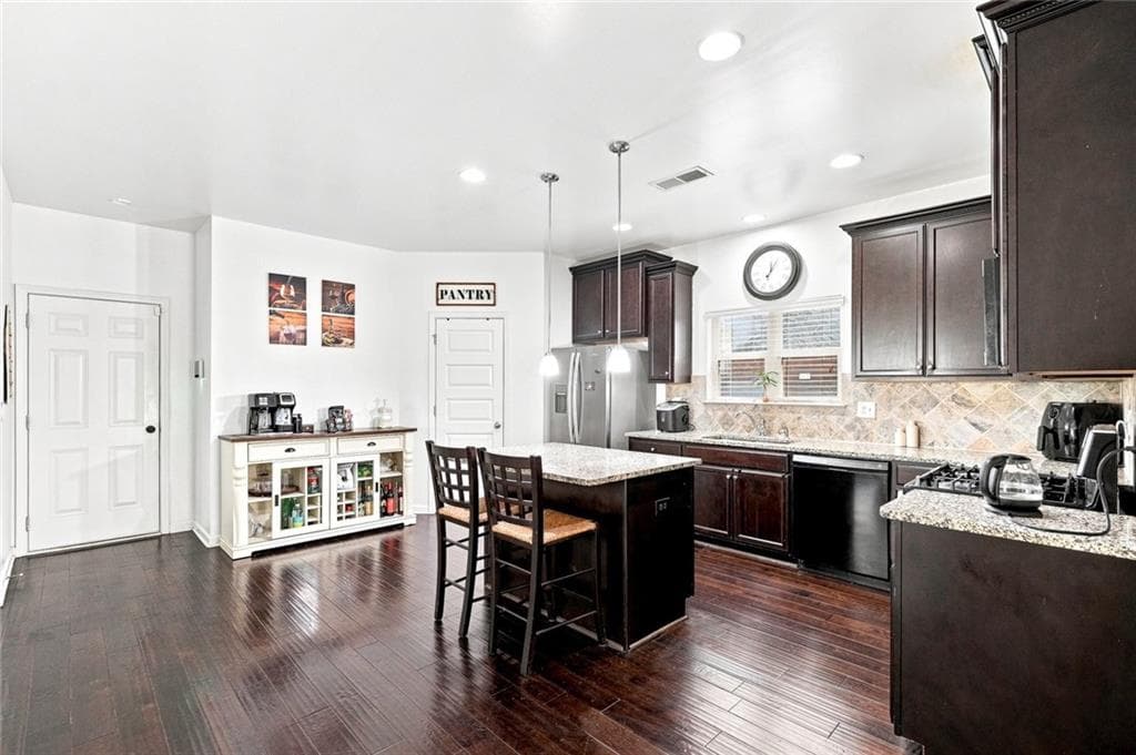 5 bedroom, 3 bathroom, 2,705 sq ft single family residence under contract at 194 Emporia Loop, Mcdonough, GA 30253 — photo 8