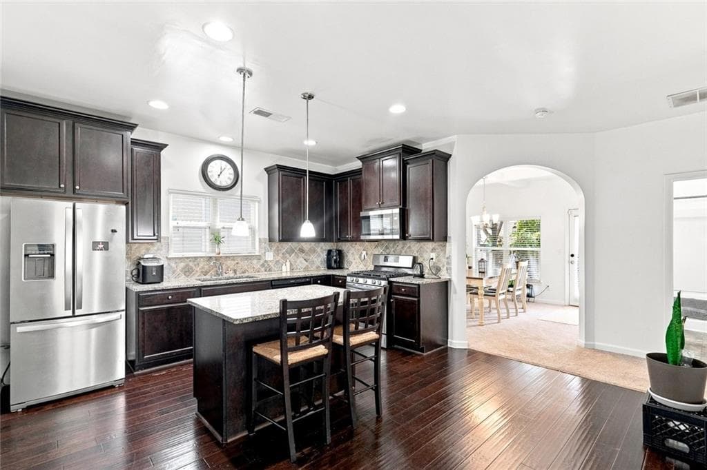 5 bedroom, 3 bathroom, 2,705 sq ft single family residence under contract at 194 Emporia Loop, Mcdonough, GA 30253 — photo 6