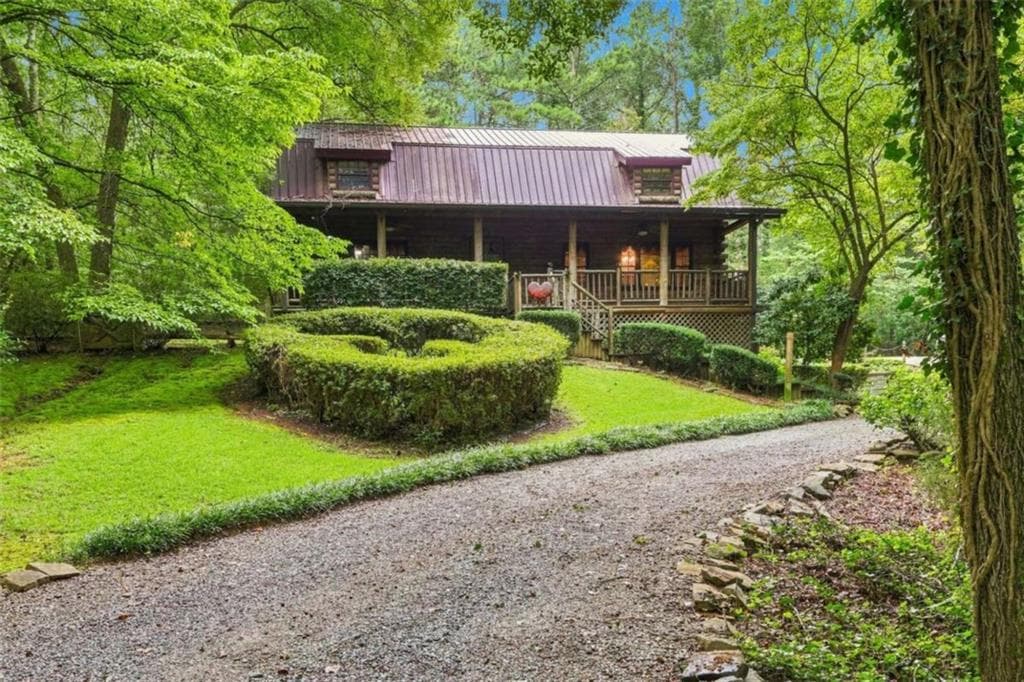 6 bedroom, 3 bathroom, 3,360 sq ft single family residence under contract at 7918 Holyoke Road, Cumming, GA 30040 — photo 7