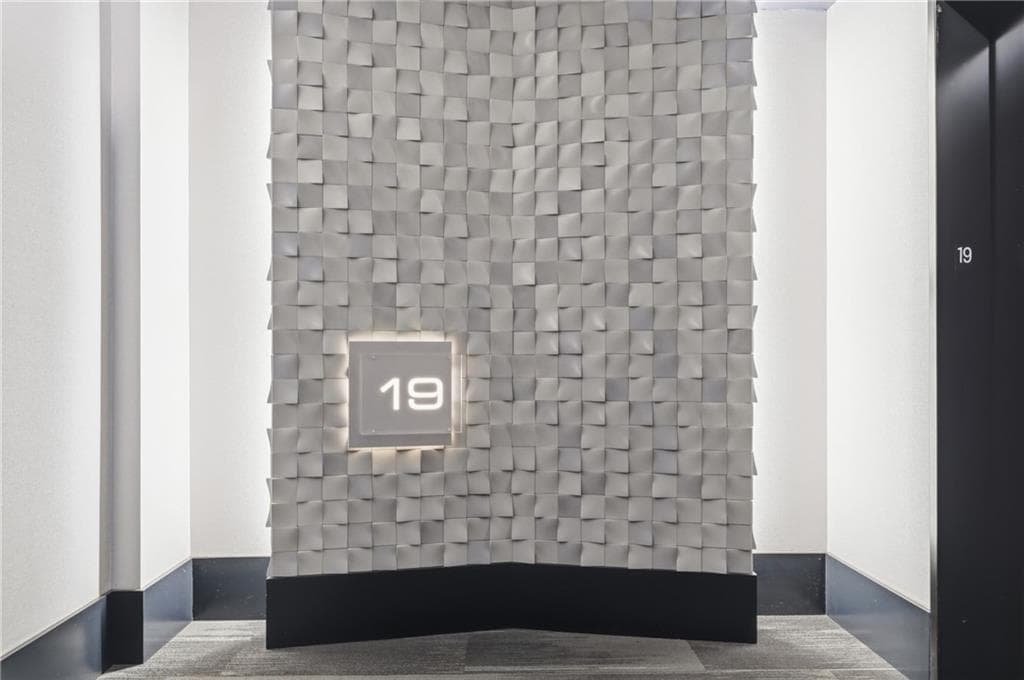 1 bedroom, 1 bathroom, 851 sq ft condominium for sale at 943 Peachtree Street 1915, Atlanta, GA 30309 — photo 2