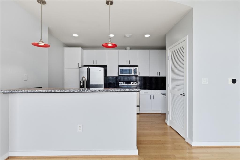 1 bedroom, 1 bathroom, 851 sq ft condominium for sale at 943 Peachtree Street 1915, Atlanta, GA 30309 — photo 8