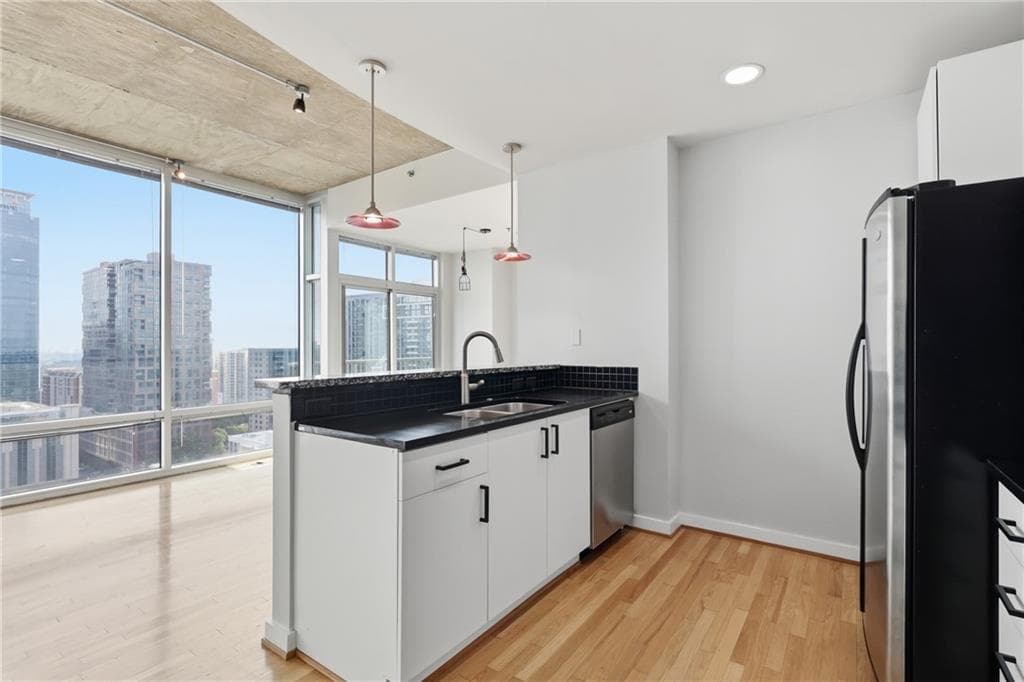 1 bedroom, 1 bathroom, 851 sq ft condominium for sale at 943 Peachtree Street 1915, Atlanta, GA 30309 — photo 9