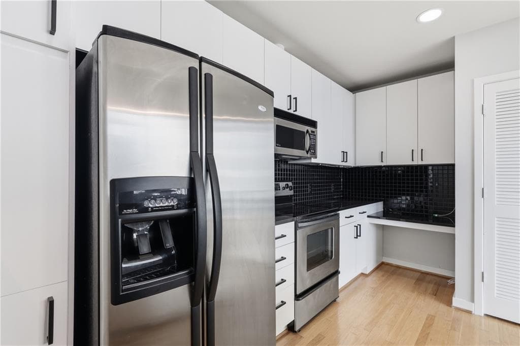 1 bedroom, 1 bathroom, 851 sq ft condominium for sale at 943 Peachtree Street 1915, Atlanta, GA 30309 — photo 10