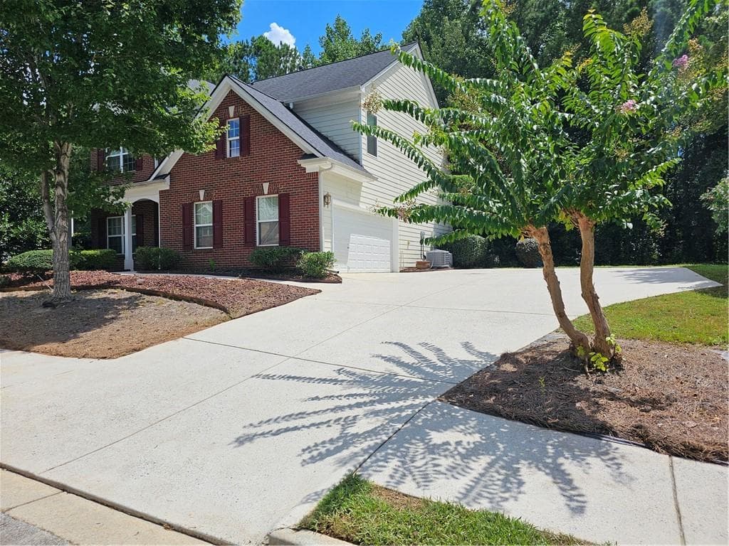 4 bedroom, 3 bathroom, 2,618 sq ft single family residence for sale at 5408 Bighorn Pass, Atlanta, GA 30349 — photo 2
