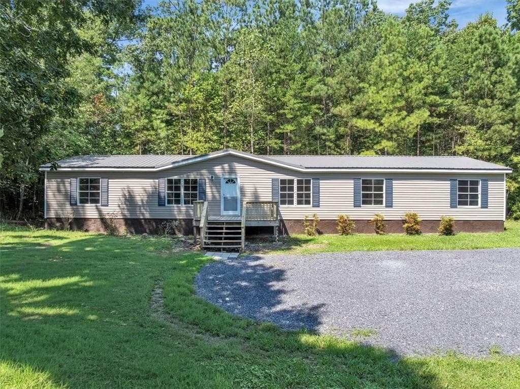 4 bedroom, 2 bathroom, 2,128 sq ft single family residence for sale at 827 Brackett Ridge Road, Chatsworth, GA 30705 — photo 4