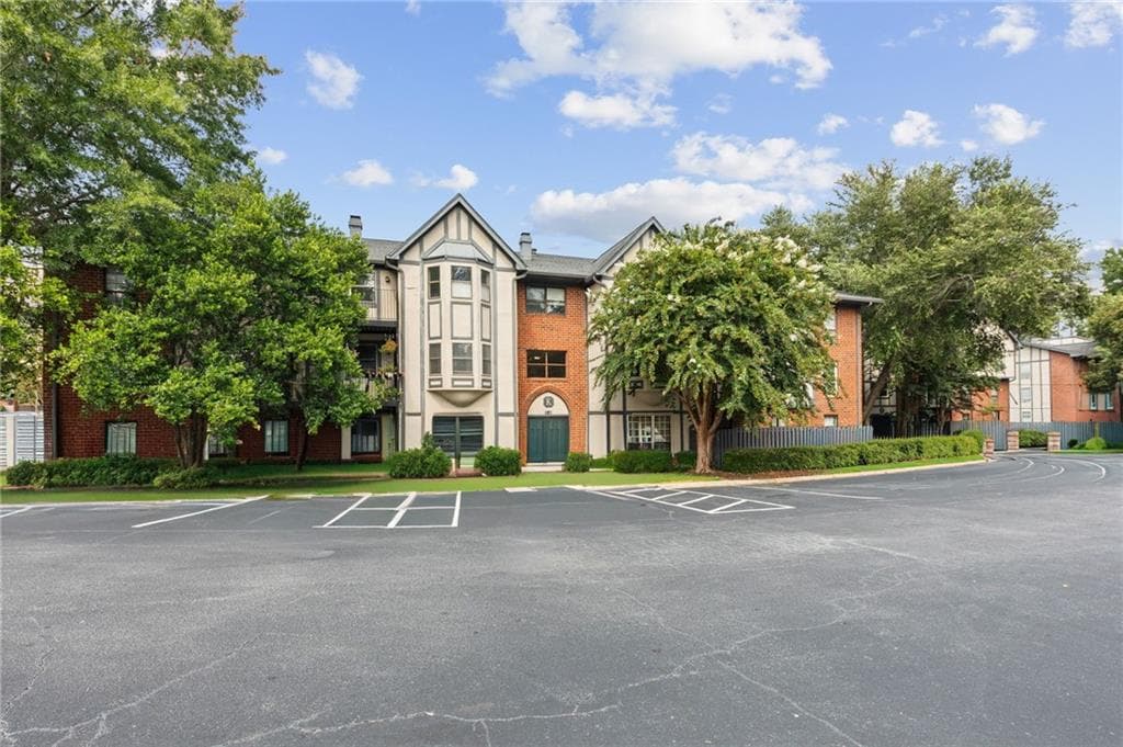 3 bedroom, 2 bathroom, 1,469 sq ft home for sale at 6851 Roswell Road K24, Sandy Springs, GA