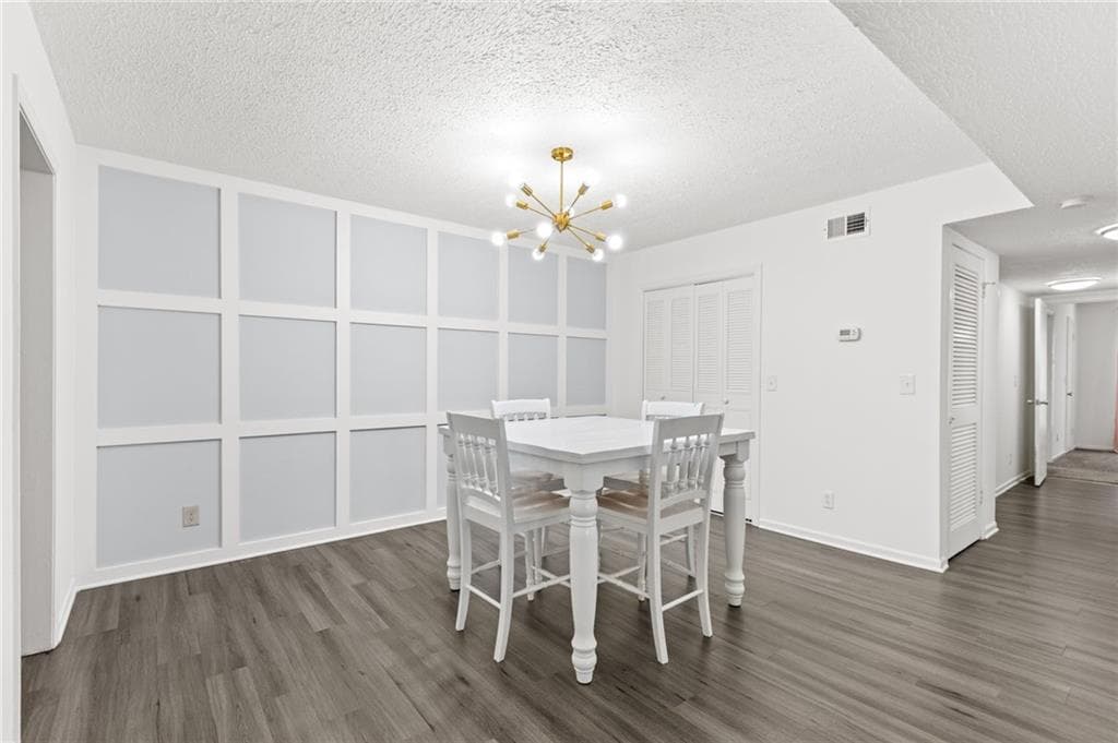 3 bedroom, 2 bathroom, 1,469 sq ft condominium for sale at 6851 Roswell Road K24, Sandy Springs, GA 30328 — photo 9