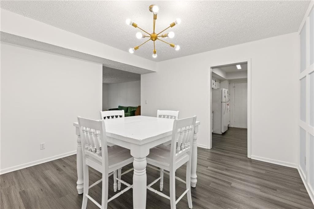 3 bedroom, 2 bathroom, 1,469 sq ft condominium for sale at 6851 Roswell Road K24, Sandy Springs, GA 30328 — photo 10