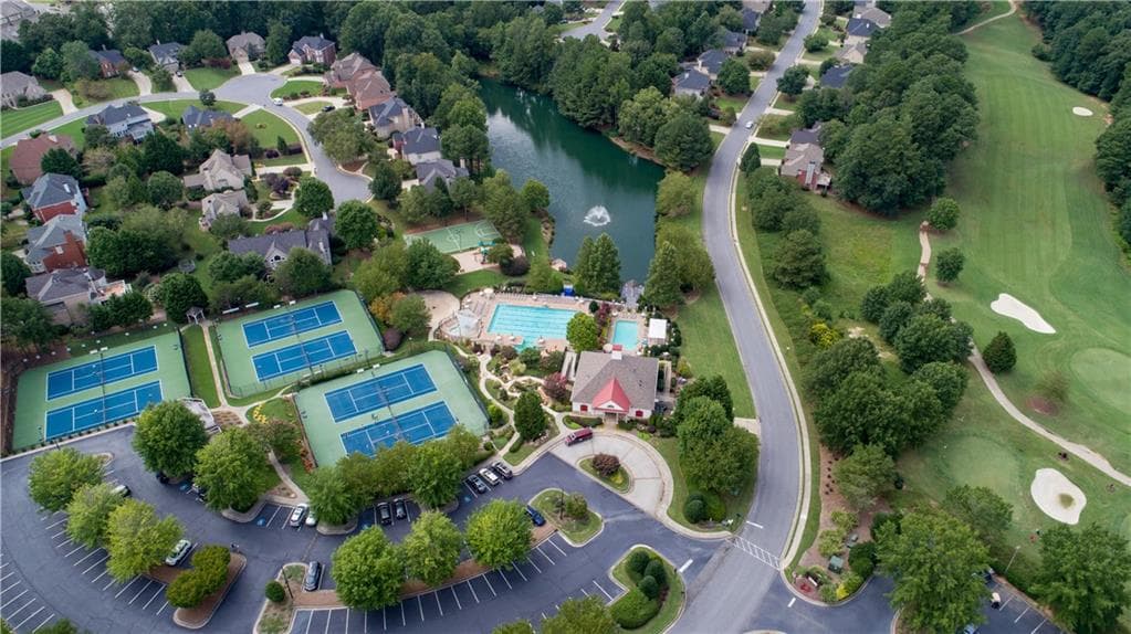 6 bedroom, 5 bathroom, 4,104 sq ft single family residence under contract at 6860 Sterling Drive, Suwanee, GA 30024 — photo 8